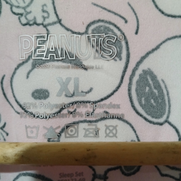 Peanuts Snoopy Women’s Pink Pajama Set Size: XL (NEW) - Picture 5 of 10